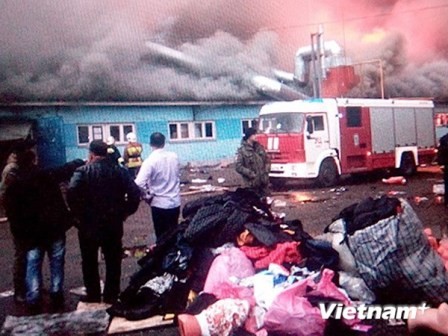 Власти Казани помогают вьетнамским торговцам, пострадавшим от пожара на вьетнамском рынке - ảnh 1